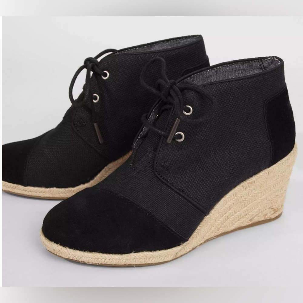 Toms Women’s Desert Wedge Black Burlap Suade Boot Sz. 5.5